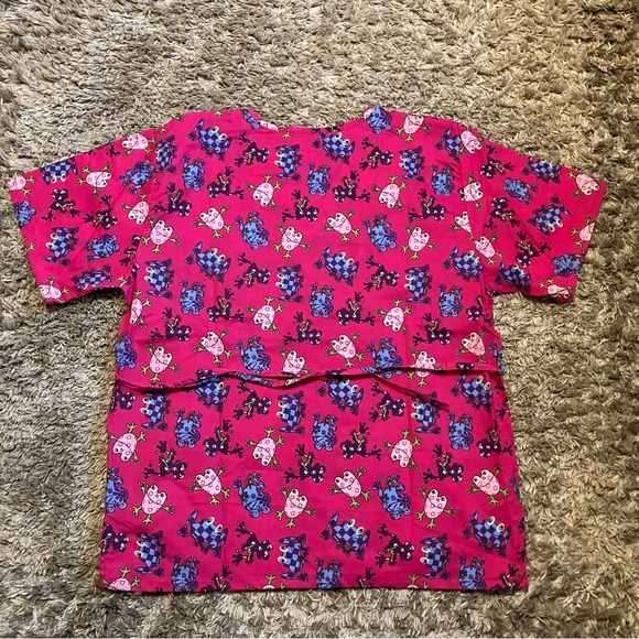 NWOT Carol’s Scrubs Woman’s Pink Frog Scrub Top - Picture 9 of 9